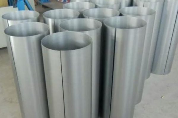Ống tôn thành phẩm sau khi sử dụng máy lốc tôn thuỷ lực