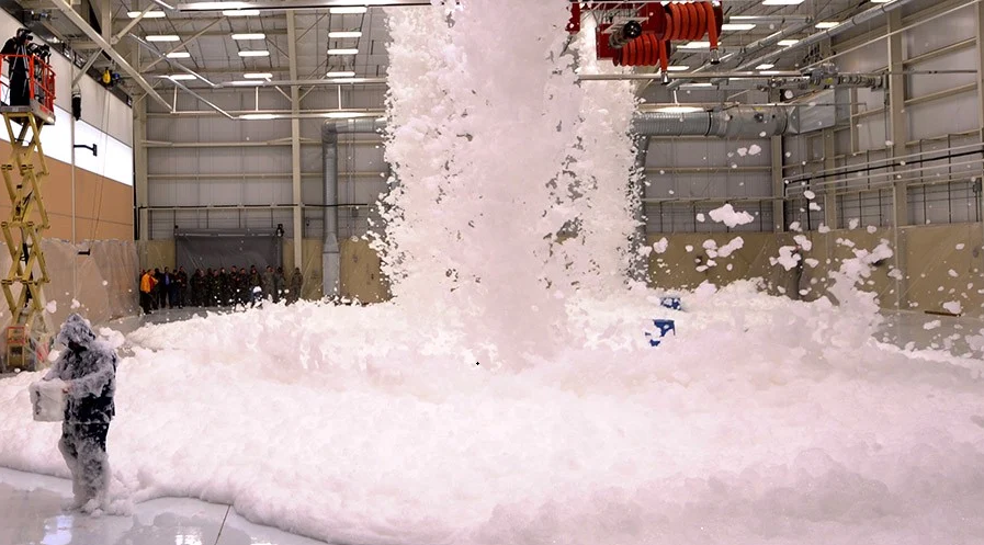 chữa cháy bằng bọt Foam